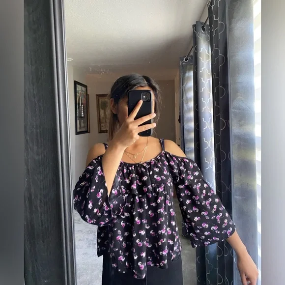 Beautiful blouse - Picture 3 of 4